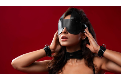How To Use A Blindfold In The Bedroom?
